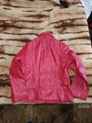 Cazadora motera roja