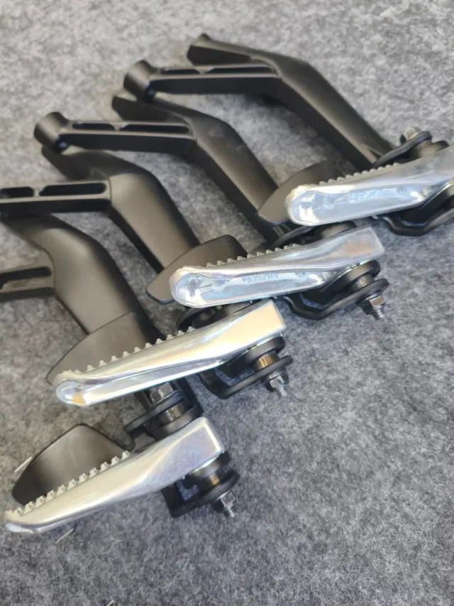 Estriberas Yamaha R7