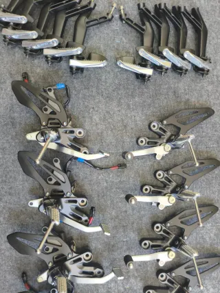 Estriberas Yamaha R7