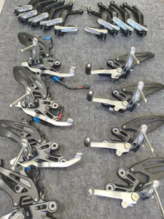 Estriberas Yamaha R7