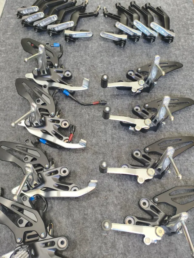 Estriberas Yamaha R7