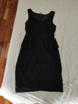 Vestido negro encaje peplum