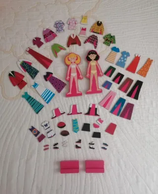 Muñecas imantadas de madera con ropa