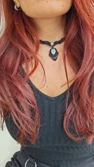 Collana macramè con pietra bianca