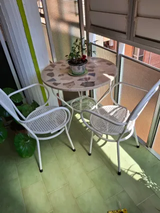 Mesa y 2 sillas de terraza metal y piedra