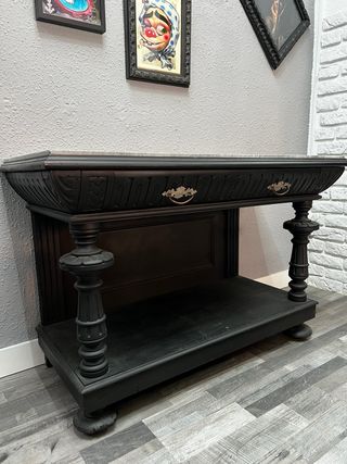 Mesa de madera y mármol negra con cajón