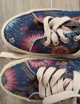 Zapatilla esparto floral