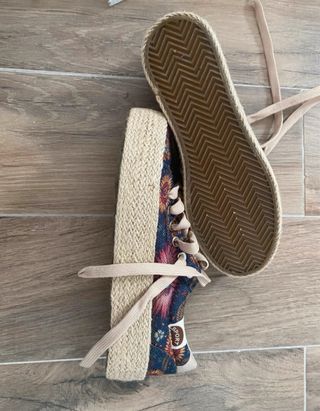 Zapatilla esparto floral