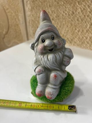 Gnomo de cerámica para jardín