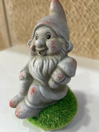 Gnomo de cerámica para jardín