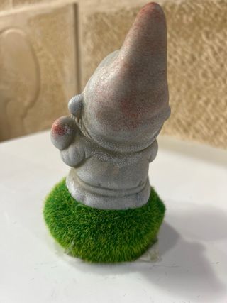 Gnomo de cerámica para jardín