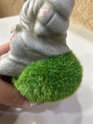 Gnomo de cerámica para jardín