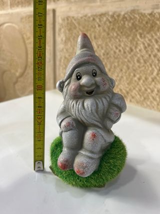 Gnomo de cerámica para jardín
