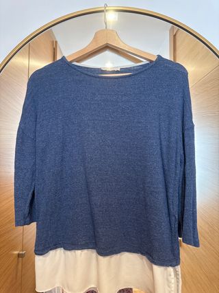 Camiseta Stradivarius azul con detalle blanco