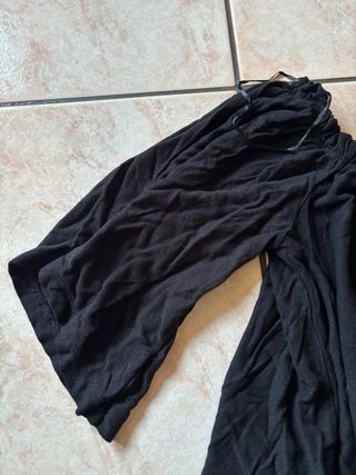 Top nero spalle scoperte