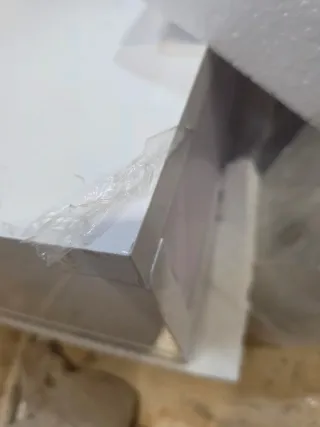 Escritorio blanco patas metal cajones