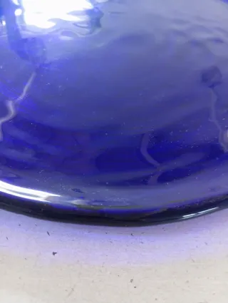 Piatto in vetro blu