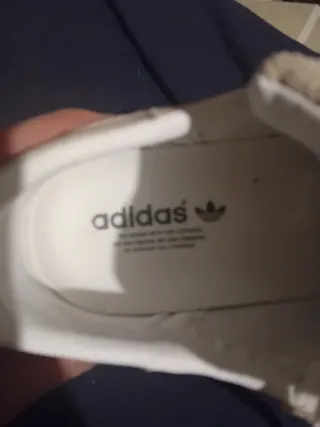 Zapatillas Adidas Beige y Blancas