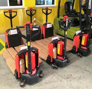 NUEVA: Transpaleta eléctrica 1500 kg