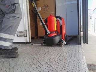 NUEVA: Transpaleta eléctrica 1500 kg