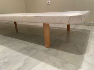 Base tapizada beige tela