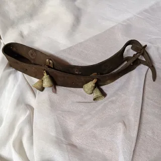 Antico collare di campane