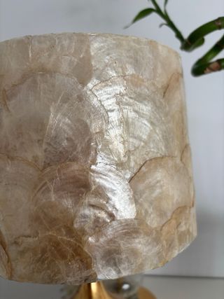 Lámparas doradas con pantalla de nácar