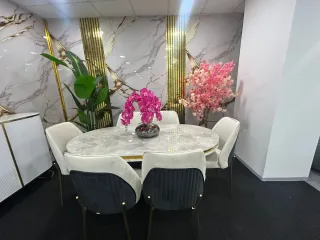 Juego de comedor gris y blanco