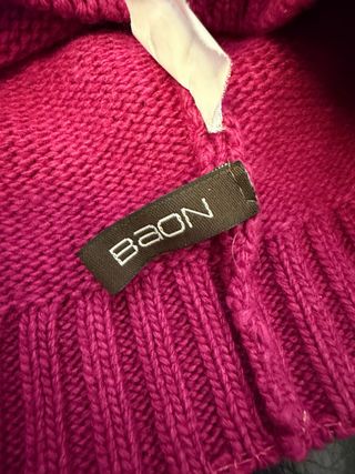 Gorro con pompón y pedrería