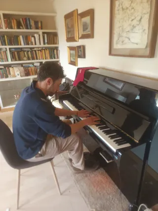 Piano Vertical Yamaha Negro