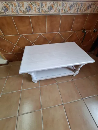 Mesa de centro de madera blanca