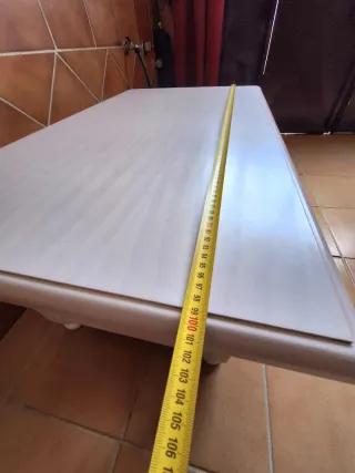 Mesa de centro de madera blanca