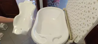 Cambiador bebé con bañera y accesorios