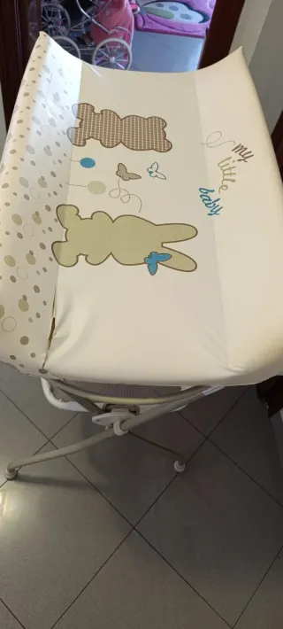 Cambiador bebé con bañera y accesorios