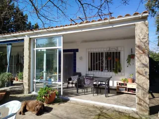 CHALET CON PARCELA AFUERAS BADAJOZ URB.EL MANANTÍO