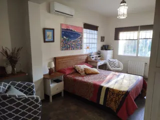 CHALET CON PARCELA AFUERAS BADAJOZ URB.EL MANANTÍO