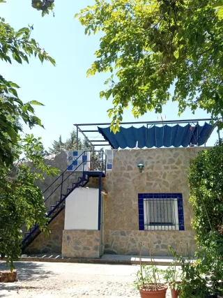 CHALET CON PARCELA AFUERAS BADAJOZ URB.EL MANANTÍO