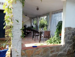 CHALET CON PARCELA AFUERAS BADAJOZ URB.EL MANANTÍO