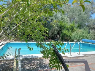 CHALET CON PARCELA AFUERAS BADAJOZ URB.EL MANANTÍO