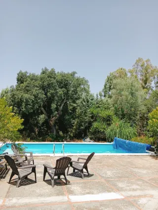 CHALET CON PARCELA AFUERAS BADAJOZ URB.EL MANANTÍO