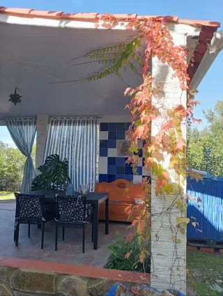 CHALET CON PARCELA AFUERAS BADAJOZ URB.EL MANANTÍO