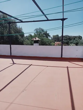 CHALET CON PARCELA AFUERAS BADAJOZ URB.EL MANANTÍO