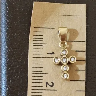 Pendente in oro 18k con  piccoli diamanti