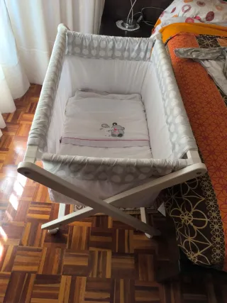 Minicuna con estampado de lunares