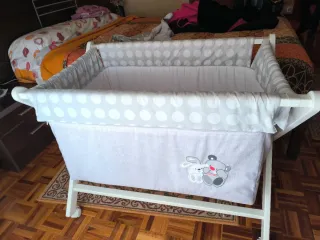 Minicuna con estampado de lunares