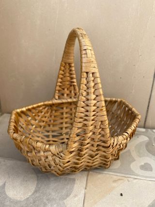 Cesta mimbre pequeña con asa