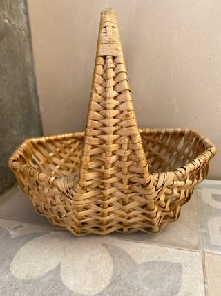 Cesta mimbre pequeña con asa