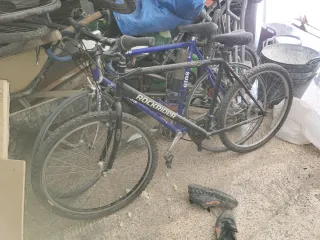 Bicicletas tengo varias y también tengo ruedas