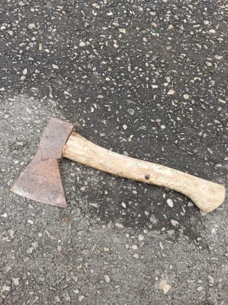 Hacha pequeña de madera