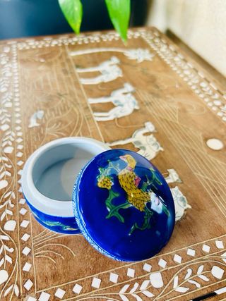 Caja vintage porcelana azul ave
